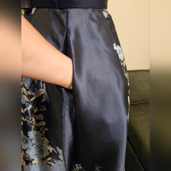 Gorgeous Mother of the Bride Dress - Picture 4 of 14